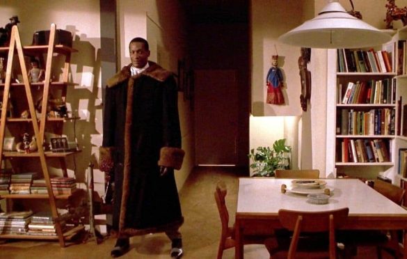 Candyman shows up at Helen’s apartment to bring his own brand of treats.