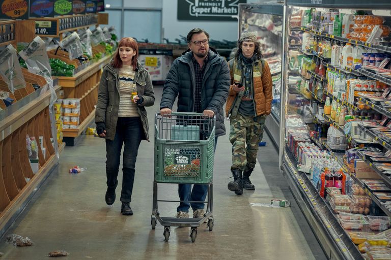 Jennifer Lawrence, Leonard DiCaprio, and Timothee Chalamet shop in a grocery store in Don't Look Up
