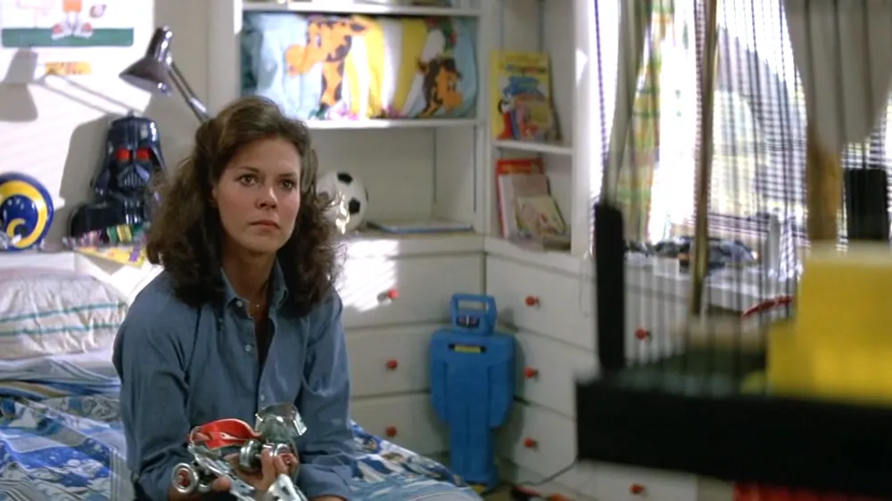 JoBeth Williams looks at the dead canary in the cage in Poltergeist