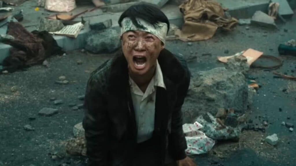 Shikishima with his head bandaged, screams in the street