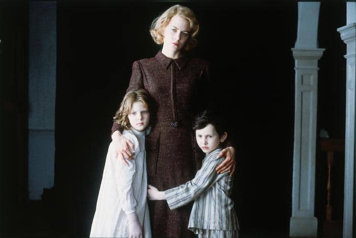 Nicole Kidman stands with her 2 children standing on each side of her